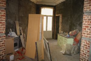 A lakás felújítása: nyílászárók, padló és festés